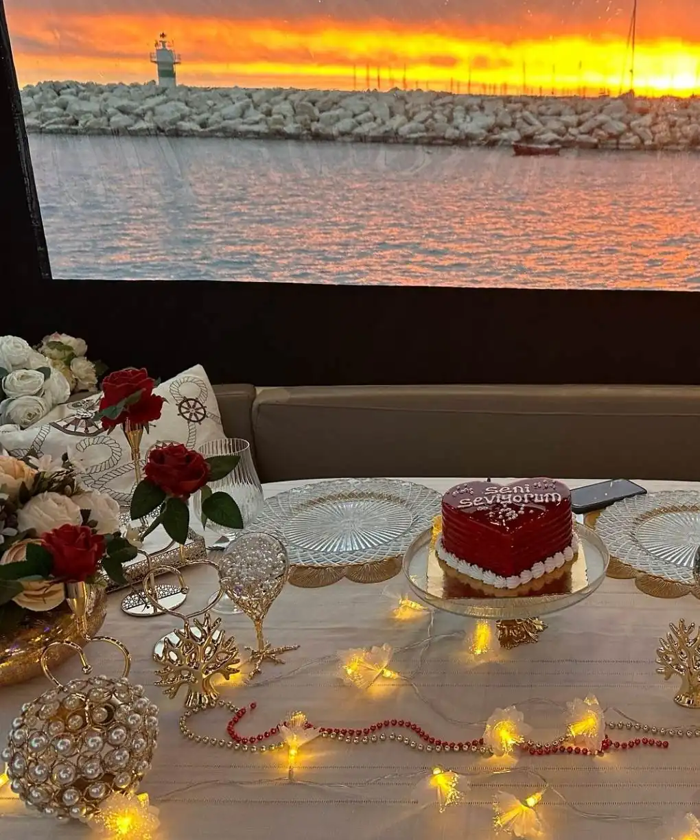 Korhan Yatı Standart Paket Evlilik Teklifi Organizasyonu – Mersin Marina - Görsel 10